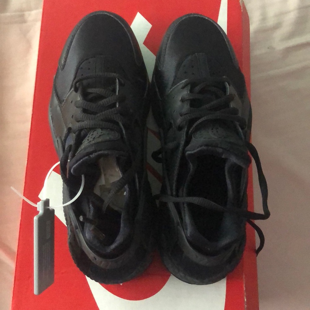 Black Nike Air Huarache